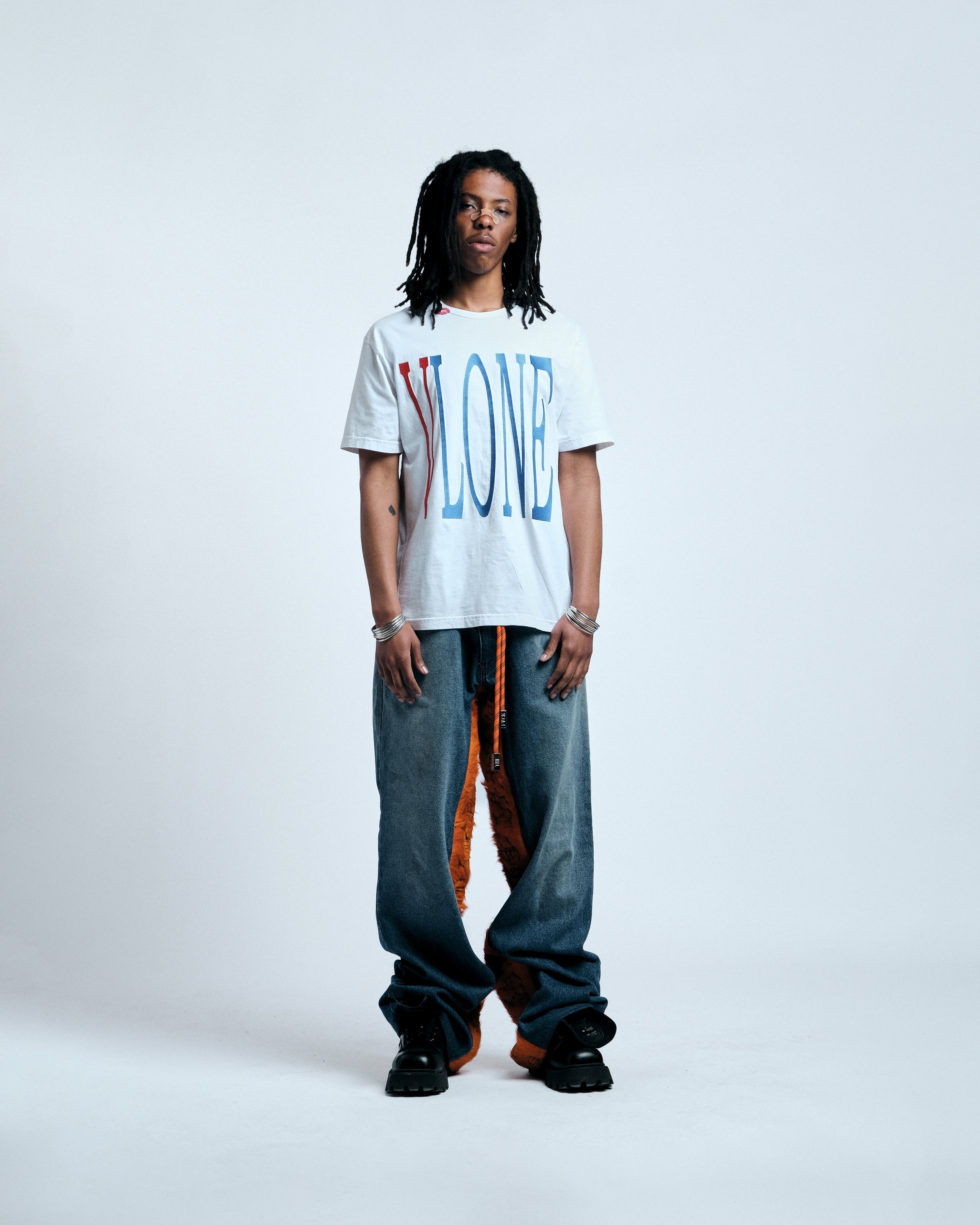 VLONE RED LIPSTICK OG EMBROIDERED T-SHIRT (white)